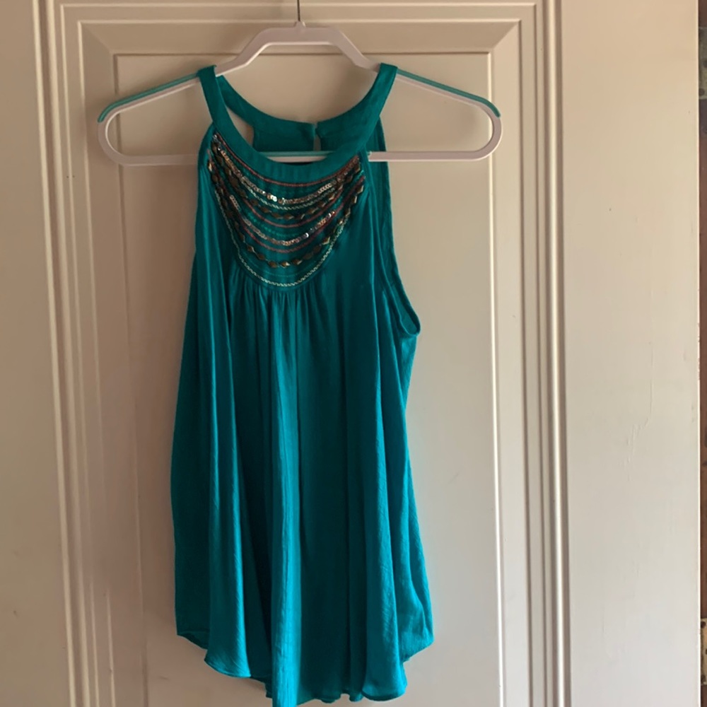Woman’s sleeveless top
